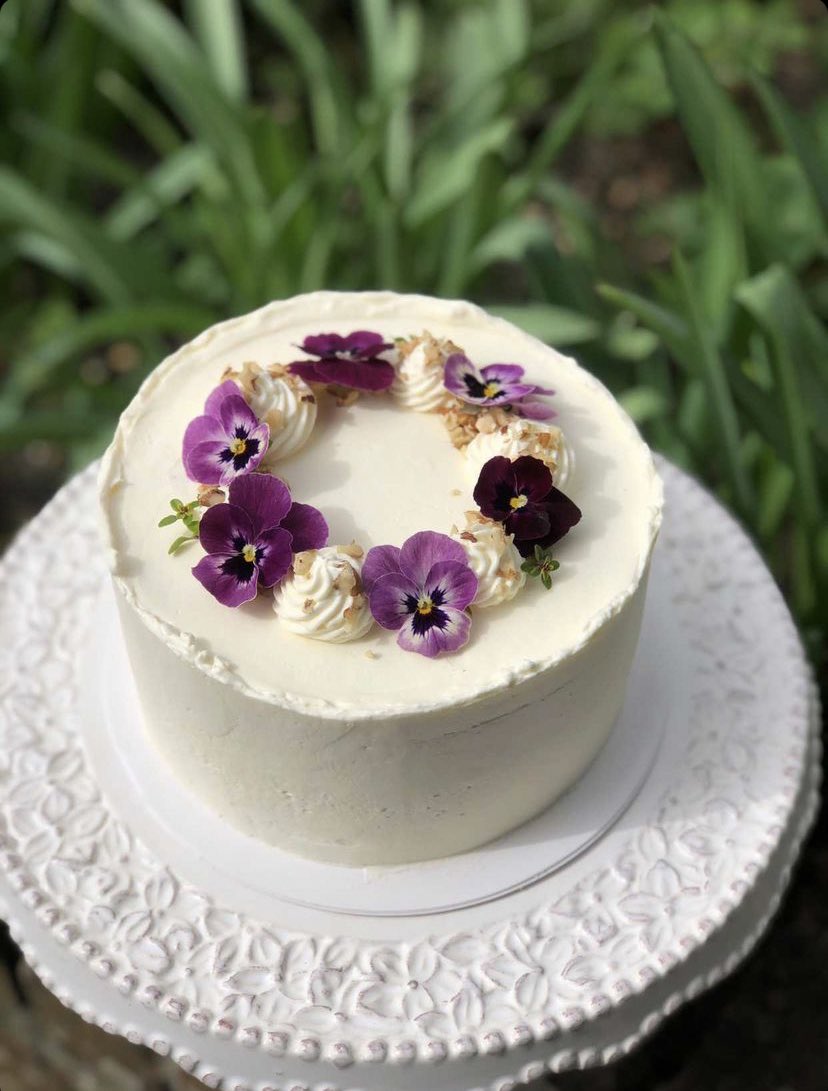 🌿 Open today from 10-2pm and <a href="/alixcakesmith/">Alix Fauvel</a> will be back with cakes 🧁 Thursday, Friday &amp; Saturday so do drop in for a cuppa ☕️ with a friend. Alix also makes wonderful celebration cakes with can be pre-ordered and collected from Pod &amp; Pip as well! #celebrationcake #salisbury