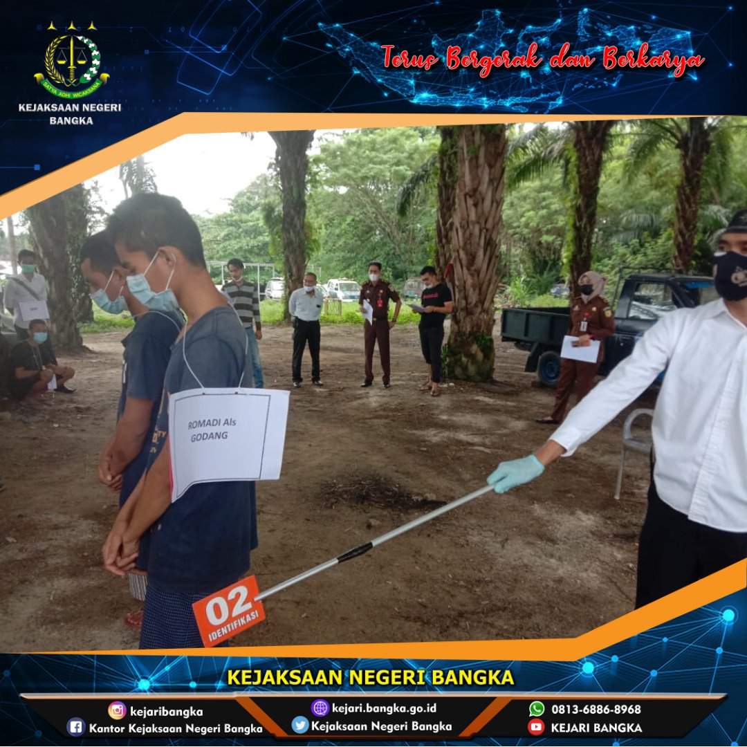 kejaribangka's tweet photo. Kasi Tindak Pidana Umum Rizal Purwanto, S.H., M.H. bersama Jaksa Fungsional Kejaksaan Negeri Bangka Herdini Alistya, S.H. menghadiri Rekonstruksi Perkara 338 KUHP di Polres Bangka (05/05/2021).
.
.
.
#kejaksaanri
#kejatibabel
#kejaribangka
#pidum
#polresbangka https://t.co/e7aPmbEIUA