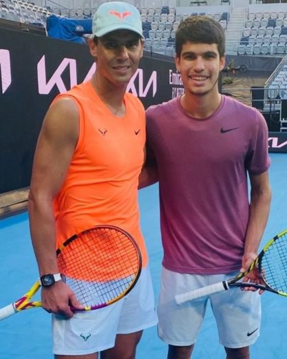 🎾🎂 ¡¡FELICES 18!! Gran día para cumplir años @alcarazcarlos03 y cumplir un sueño antes de soplar las velas: ¡hoy te veremos sobre la pista con <a href="/RafaelNadal/">Rafa Nadal</a>! ¿Presente y futuro del nuestro tenis 🔝?

🇪🇸 ¡A partir de las 15 horas, no te lo pierdas! #MMOPEN