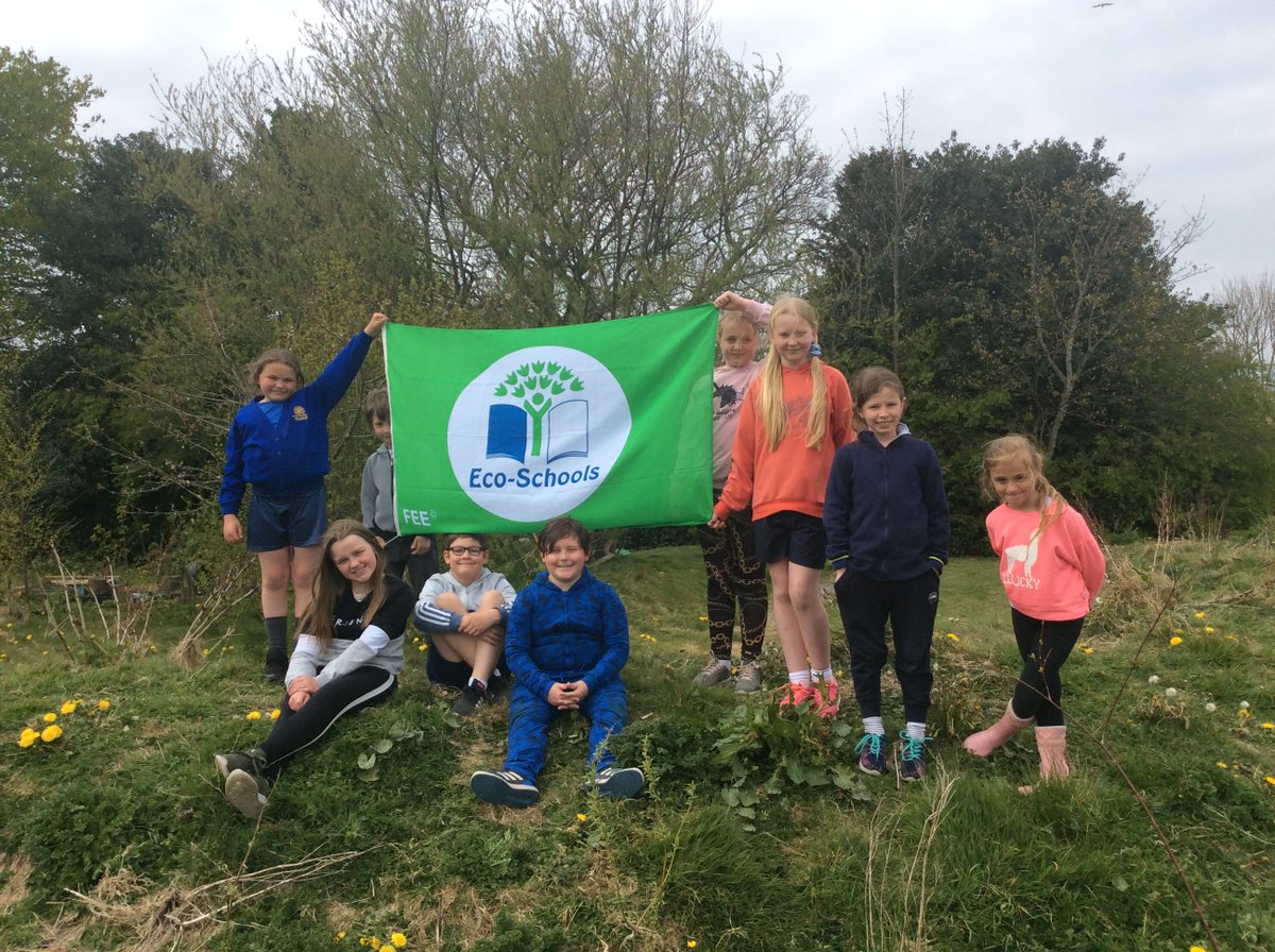 MedlarWeshamCE's tweet photo. Members of our Eco Committee were so proud to hold our Green Flag high! @EcoSchools https://t.co/h3pSyHT89C