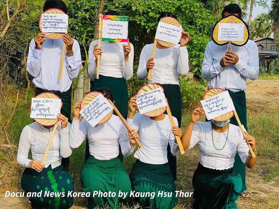 chrizthawng's tweet photo. On May 5, teachers from Monywa protested against Junta’s plan of re-opening schools and refused to serve under Bloody Military Dictatorship. 

#WhatsHappeningInMyanmar 
#May5Coup https://t.co/cG5n6agOqM https://t.co/dDC3RLpDL6