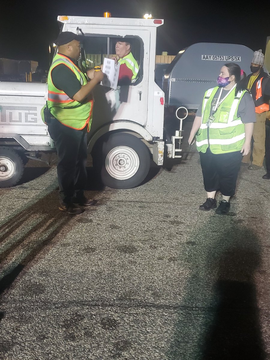 This week on Teach Me Tuesday: CHSP Team and Part Time Sup Mike Lesure demo on vehicle pre-trips and the ECR Process. @daveortone @LaurenCarroll44 @rickbiglin @LDubbsUPS @AndreRJuste1 @RayBarczak @JPadin00 @Slywind1