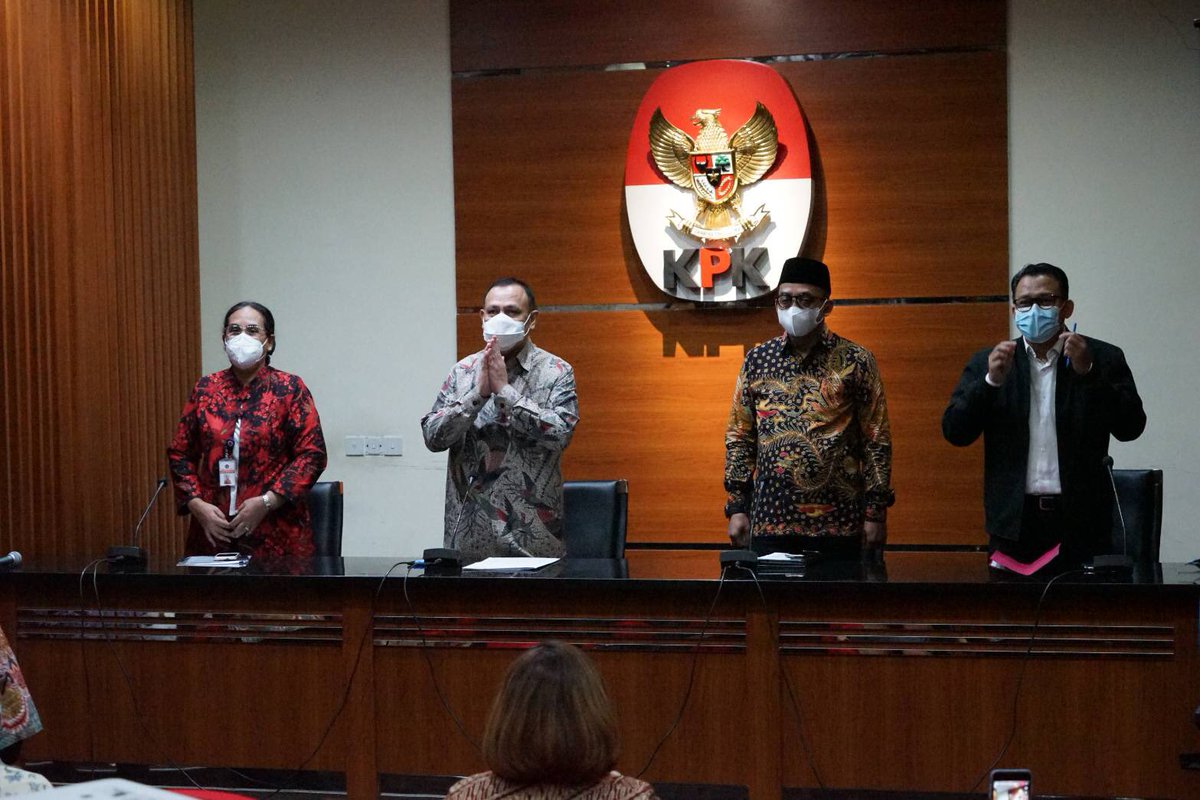 KPK_RI's tweet photo. [SIARAN PERS] KPK menetapkan &amp; menahan APA (Direktur &amp; Penagihan Direktorat Jenderal Pajak 2016-2019) sebagai tersangka dugaan perkara TPK penerimaan hadiah atau janji terkait pemeriksaan perpajakan tahun 2016 &amp; tahun 2017 di Direktorat Jenderal Pajak. 4 Mei 2021. (1/4) https://t.co/KAwU2OVLwX