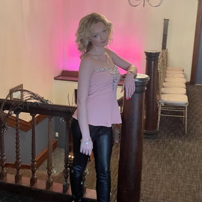 caittizz's tweet image. Hello everyone, and welcome to the basically one time a year I use Twitter. If there’s anything you wanna say to me, reply to this or talk to me on Instagram, which I use too much. Don’t @ me on snap tho- im a Snapchat grandma 👵#NewProfilePic