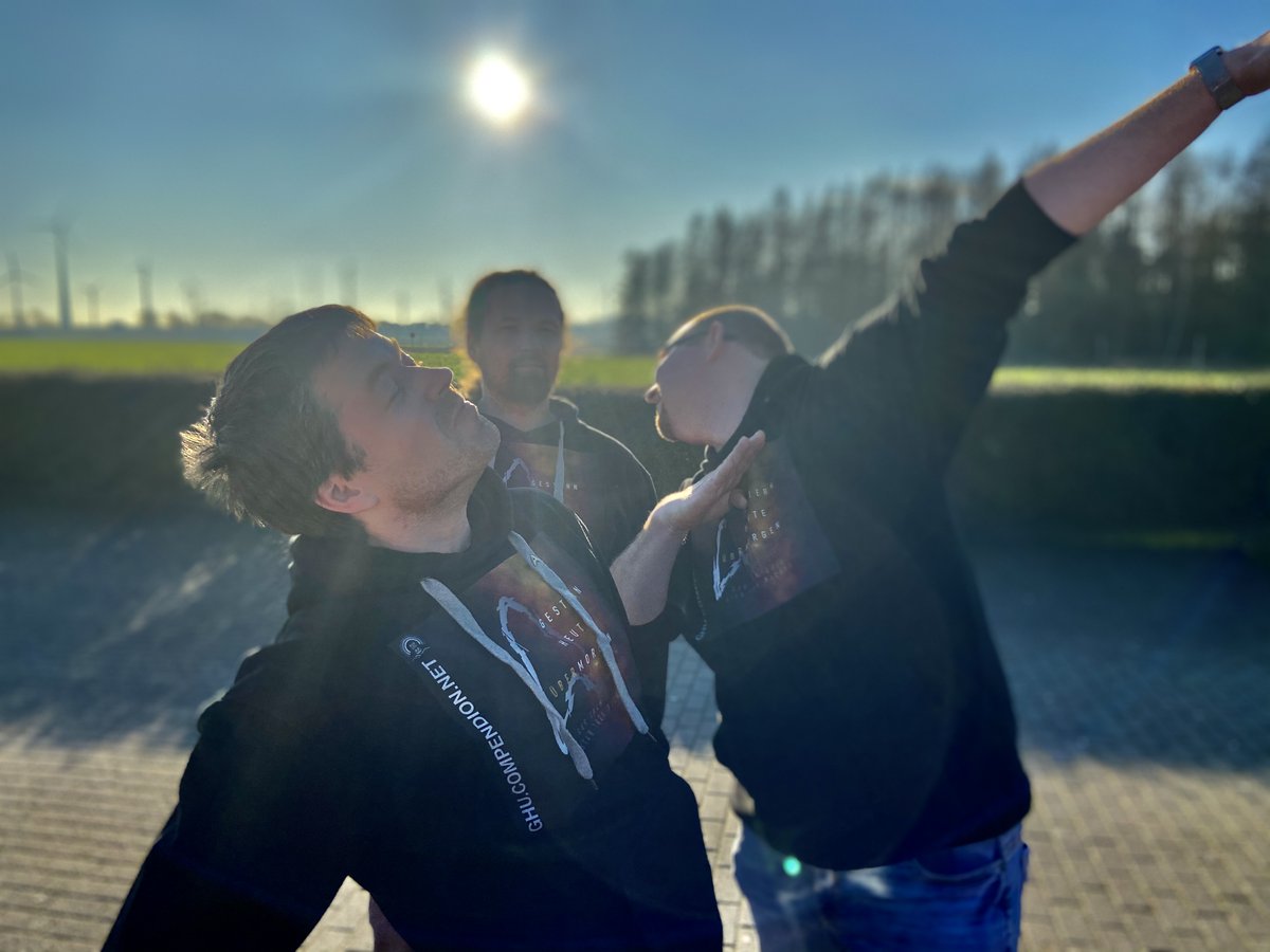 gesternhu's tweet image. Heute ist unser Tag! 😊
Wir befinden uns im Jahr 1990 und erleben #startrek The Next Generation zum ersten Mal. Nachher um 17:01 Uhr feiern auch @codenaga, @NilsWeltweit und @genughaben #StarTrek55 bei  #1701live von @Eberswalde1701!
Kommt alle! Gerne #RT!
youtube.com/user/Raumschif…