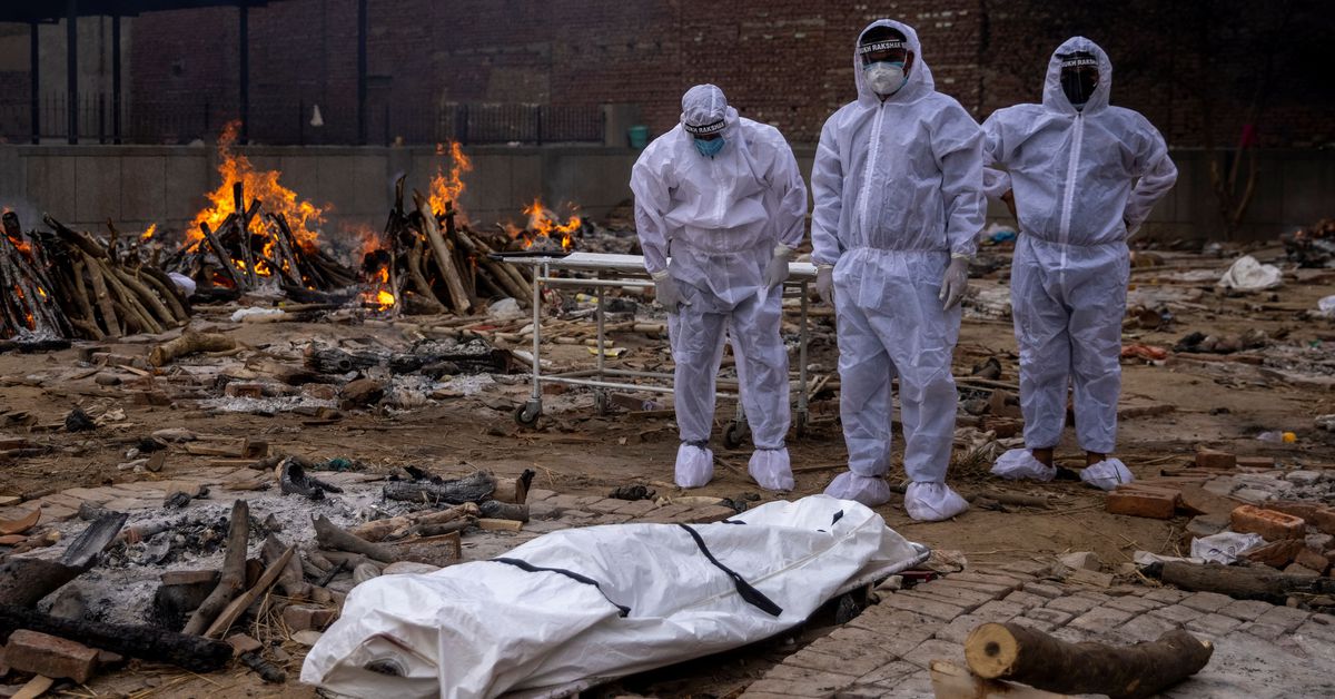 India posts record daily rise in coronavirus deaths reut.rs/3nMwKgC