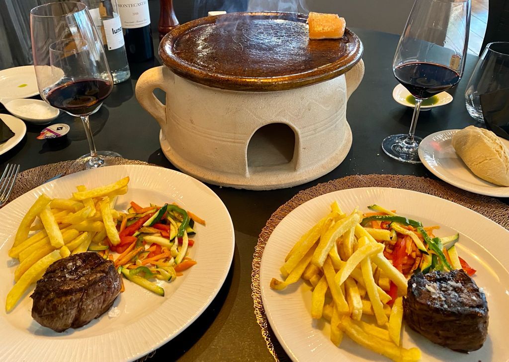 Como cada miércoles, descansando para que mañana jueves, te sientas como en casa. En tu Asador, aquí en San Pedro de Alcántara.
Reservas y pedidos para llevar: 951 899 553

#cuchara #carnes #crema #verduras #lentejas #bodega #arroz #caldoso #verduras #gazpachuelo #arrozcaldoso