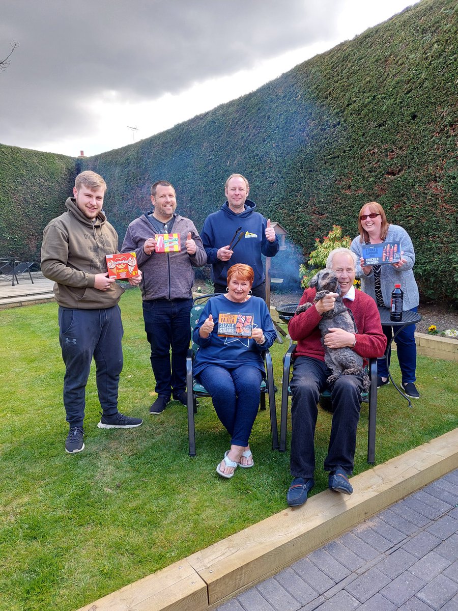 moley33's tweet image. What better than Iceland's new bbq range and yummy ice cream for the first family BBQ of the year. Easy to cook, It all gets a thumbs up 👍from us - delicious. #Barretticecream 😋 #tikkaandtandooriskewers #chickenfajitasizzlesteaks #butterkisttoffeecones #BeIceland #Lovefrozen