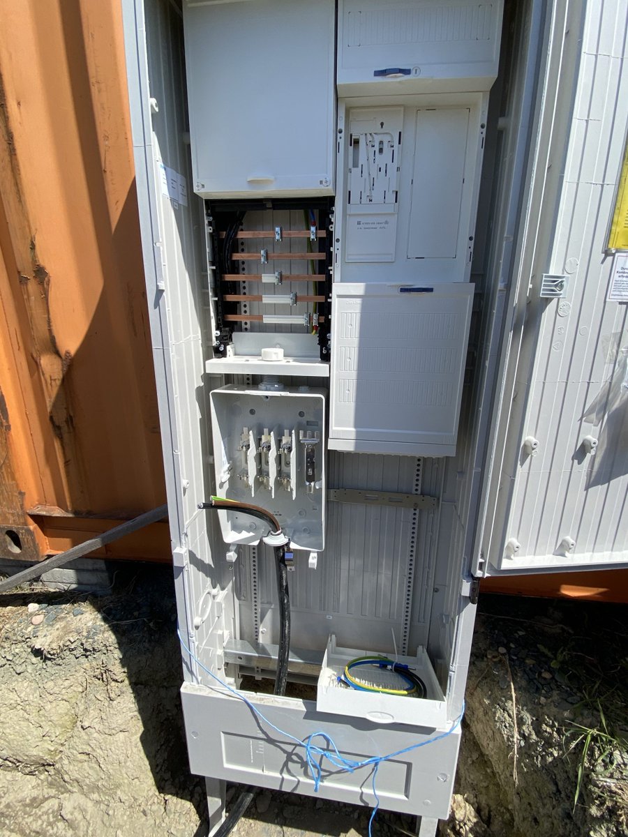 Strom für STORM!

Ein langgehegter Wunsch ging in Erfüllung! Das Dickman Field in #Hünstetten konnte endlich an das öffentliche Stromnetz angeschlossen werden: 

stormbaseball.de/strom-fuer-sto…

Unserem Generator gönnen wir den wohlverdienten Ruhestand ;-). 

⚾️🥎💙💛

#BaseBall