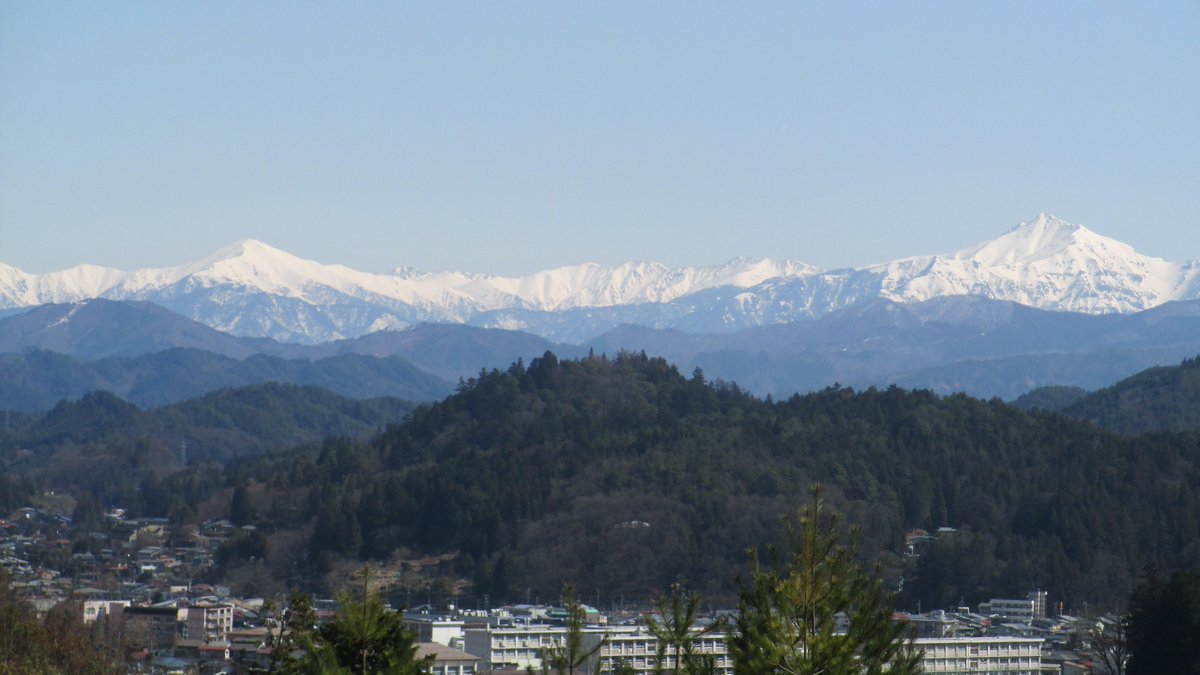 iplanjapan's tweet photo. The majestic Japanese Alps as seen from the lovely historic town of Takayama. Gorgeous! #Japan #takayama #mountains #NaturePhotography #nature #Travel #travelpic https://t.co/m9kdKHpOCR