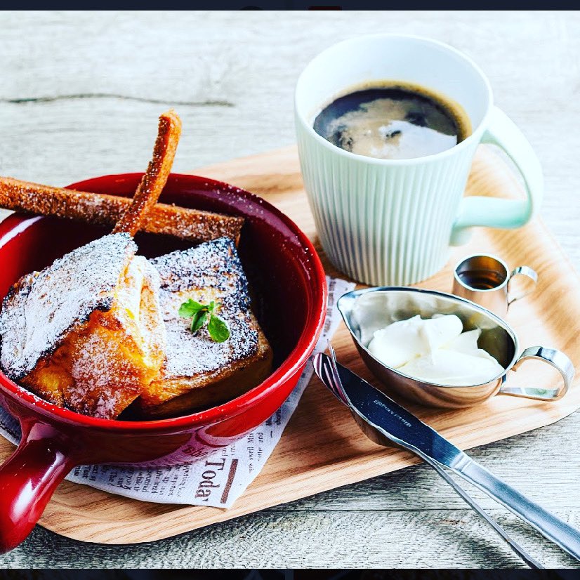 ハンバーグ フレンチトーストはひふ 厚切りフレンチトーストは芯までしっかりアパレイユが入り プリンの様な口溶け 松山 で有名なパティシエ直伝の焼き立てフレンチトースト フレンチトースト ハンバーグ フレンチトーストはひふ 焼き立て エミフル