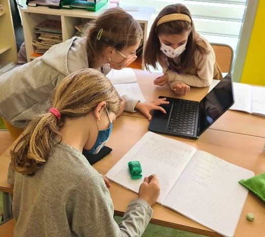 EscolaElsPins's tweet image. #2PRI Treballem en grups cooperatius i fem recerca, amb els #chromebook, envers els animals en perill d'extinció.
#ODS #ODS14 #ODS15
#IntegremLesTac