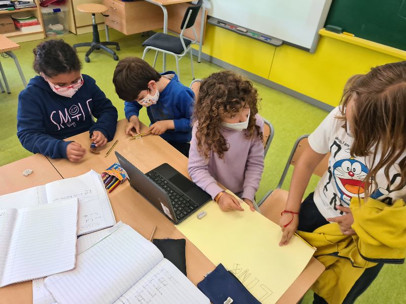 EscolaElsPins's tweet image. #2PRI Treballem en grups cooperatius i fem recerca, amb els #chromebook, envers els animals en perill d'extinció.
#ODS #ODS14 #ODS15
#IntegremLesTac