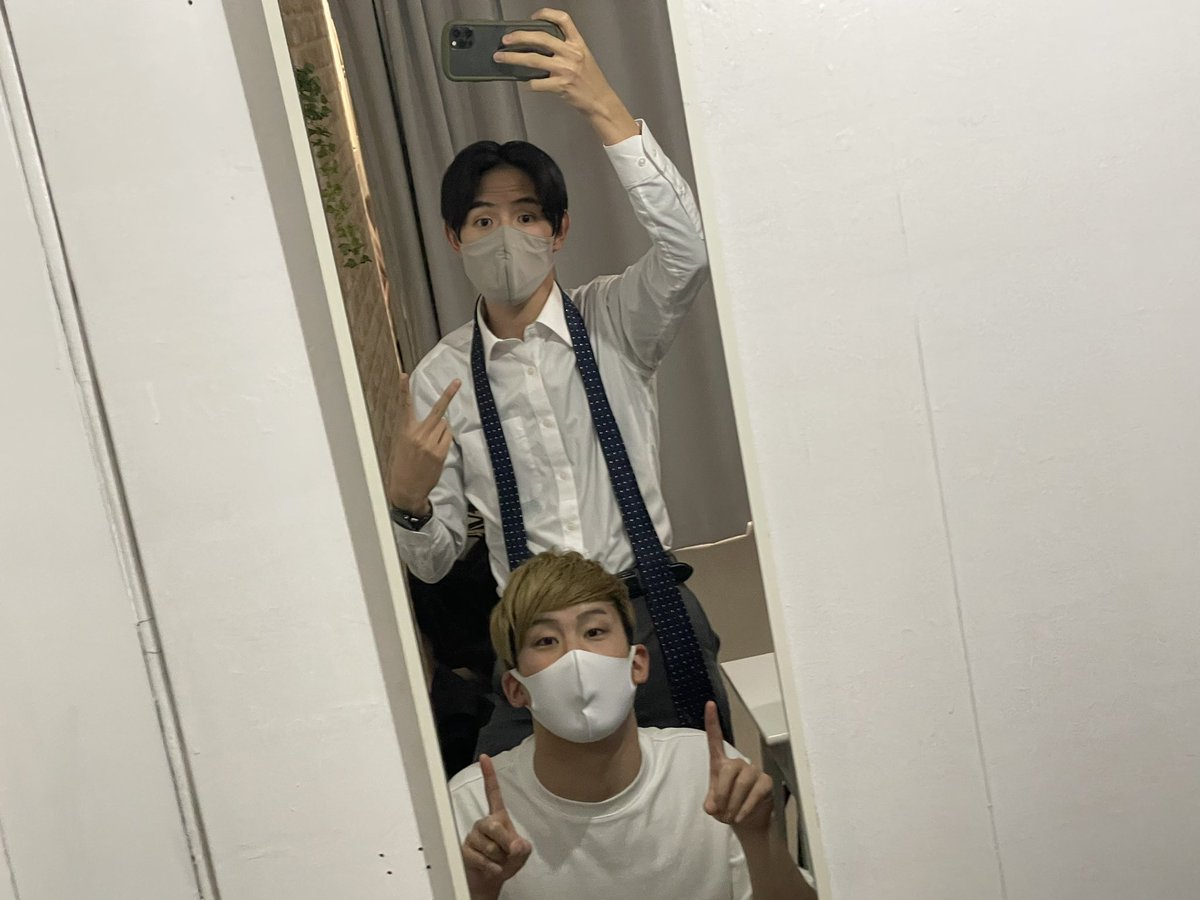 donten_kotera's tweet photo. 【ご報告】
僕と相方金髪のコンビ
「イッタンモメン」は5月から松竹芸能に所属となりました！

ようやく！！
所属と発表できました！！

これからもよりシュッとしていこうと思います！
シュッとしすぎてるくらいになります！

お疲れ様です！！

#松竹芸能
#イッタンモメン
#若手芸人
#祝所属 https://t.co/AyLsQIfnq2