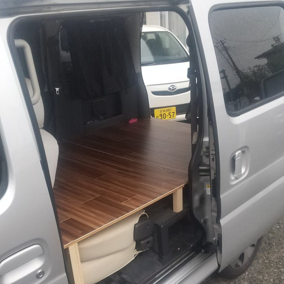 車中泊仕様diy ベアボーンズを天井に取り付け 調光器 アイアンペイントしてみた 車中泊 キャンプ応援サイト