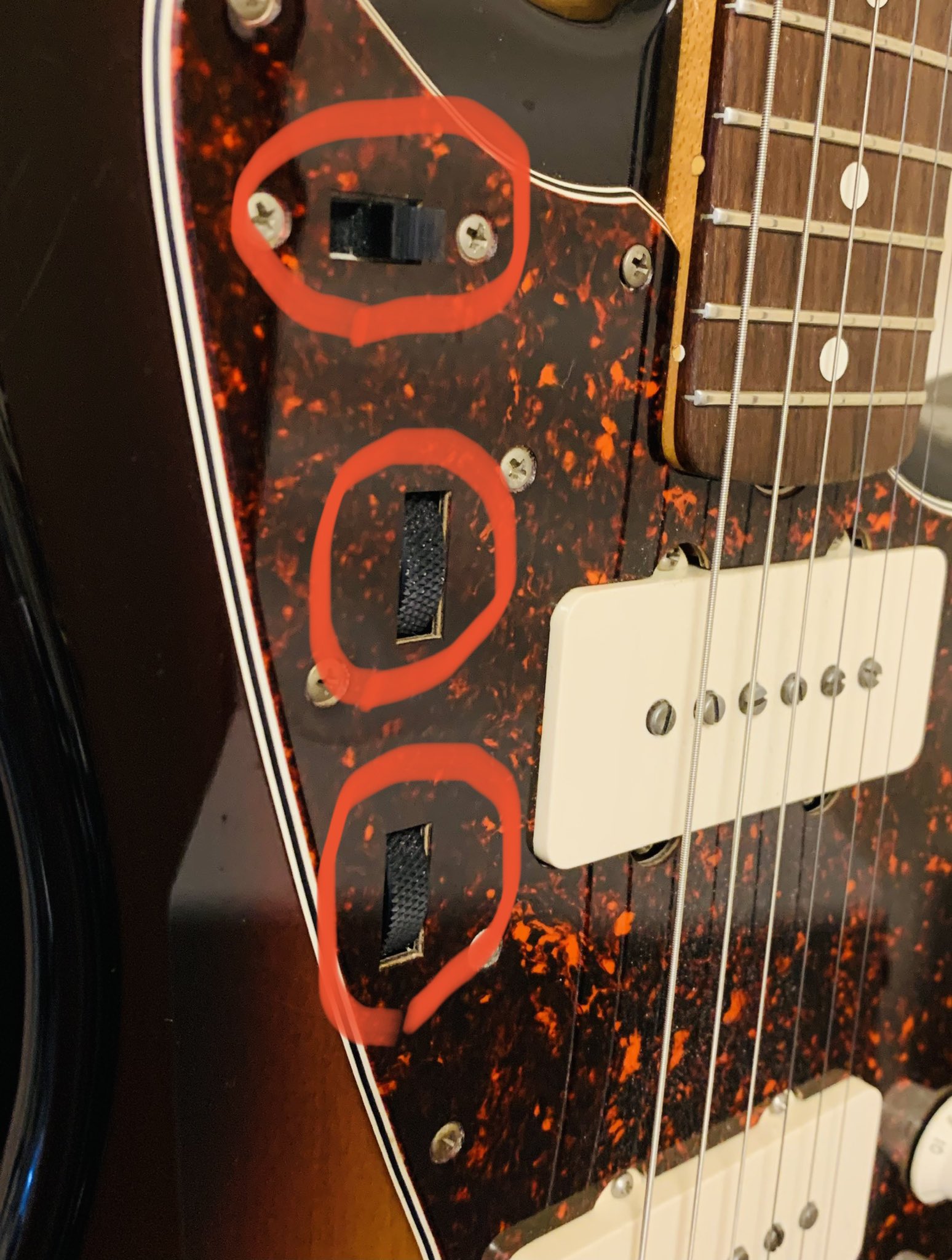 音楽おじさん 石田ごうき 楽器屋時代の先輩の名言 僕 ジャズマスターのこのスイッチって 使わないですよね 先輩 バカ お前 エレキギターに合理性なんか求めてんじゃあねえよ 口は悪いが名言であります 笑 T Co Pipy8umauo