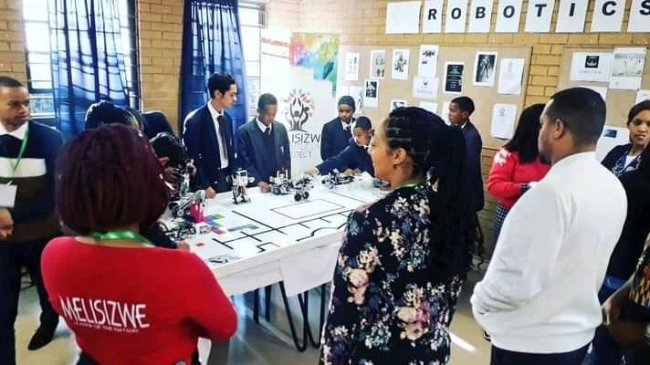 Melisizweproje1's tweet photo. Every women deserves to be celebrated🎉🎈

Our #womenintech today goes to all women out there,doing amazingly  well in tech..We celebrate you!👩🏽‍💻

#MelisizweProject #FutureMakersZA #MTATraining #MTAVirtualClasses #onlinelearning #education #empowerment 
#WomenWhoCode
#WomenInSTEM https://t.co/DtHj87fyXz