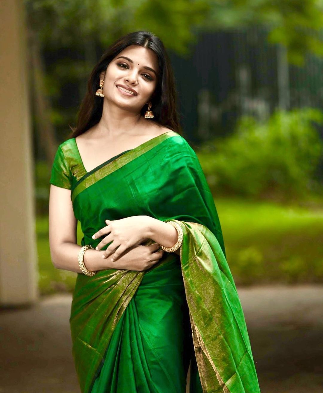 MovieVolume.com on X: "@im_aathmika latest magnificent look in Green Saree.  #bollywoodvolume #movievolume #tollywoodvolume #aathmikafans #aathmika  #aathmikaheroine #athmika #samantha #samanthalooks #tollywoodactress  #actress #indianbestactress ...
