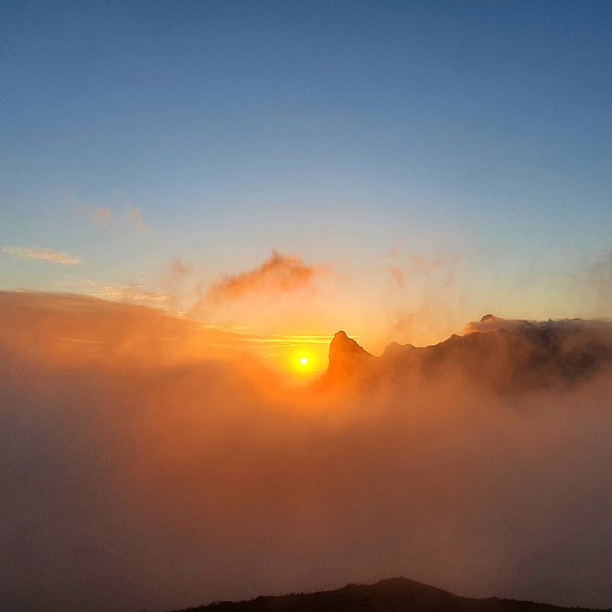 Looks like we in for stormy weather Cape Town but still so beautiful 😍