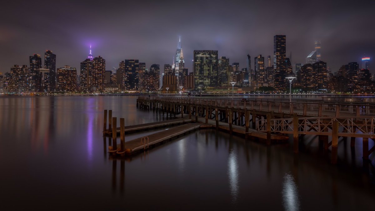 Midtown #Manhattan... from Long Island City 

#ThePhotoHour #stormhour #nyc #newyork #NewYorkCity  #longexposure #photography #longislandcity #esbfan #chryslerbuilding