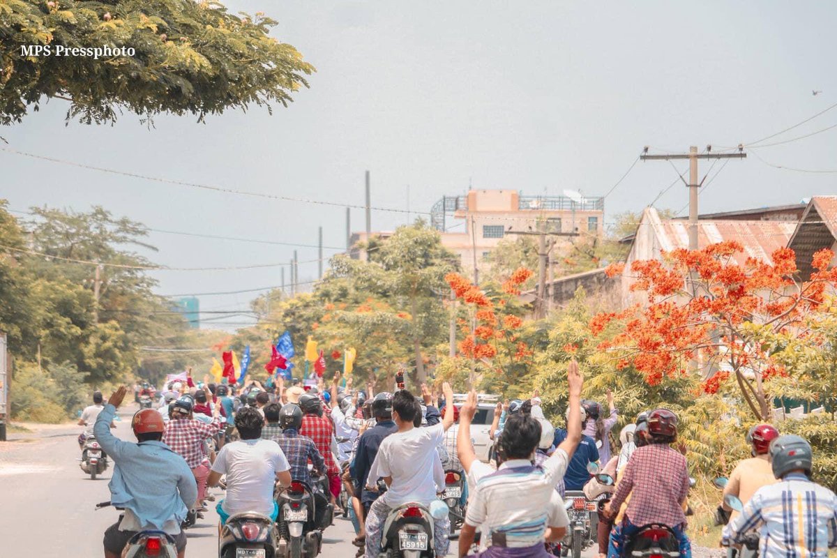 daffodilpht98's tweet photo. 5.5.2021 In Mandalay, Engineers Group is Still Strongly Protest Against The Military Coup. We Must End the Military Dictatorship In Myanmar. We Support @NUGMyanmar 

#May5Coup 
#WhatsHappeningInMyanmar https://t.co/z2Ndu2sNGP