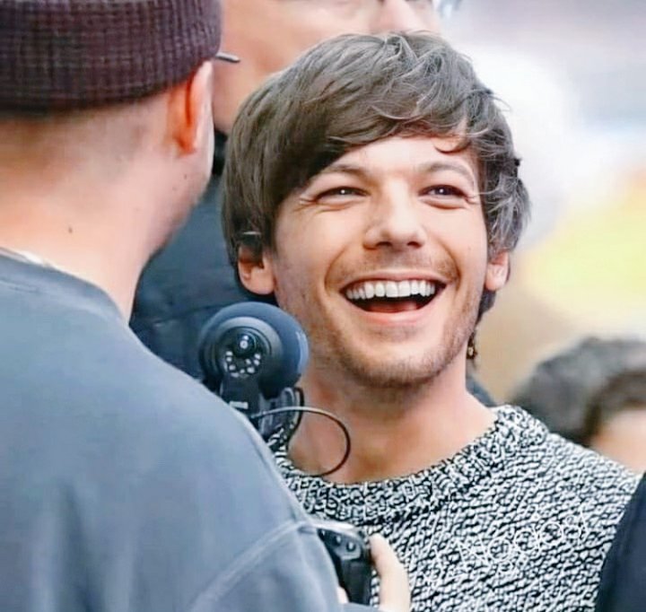 finexlinez's tweet photo. Dai caxxo che voglio vedere Louis felice!!

I vote #Louies for #BestFanArmy at the #iHeartAwards https://t.co/5IuNWySrq5