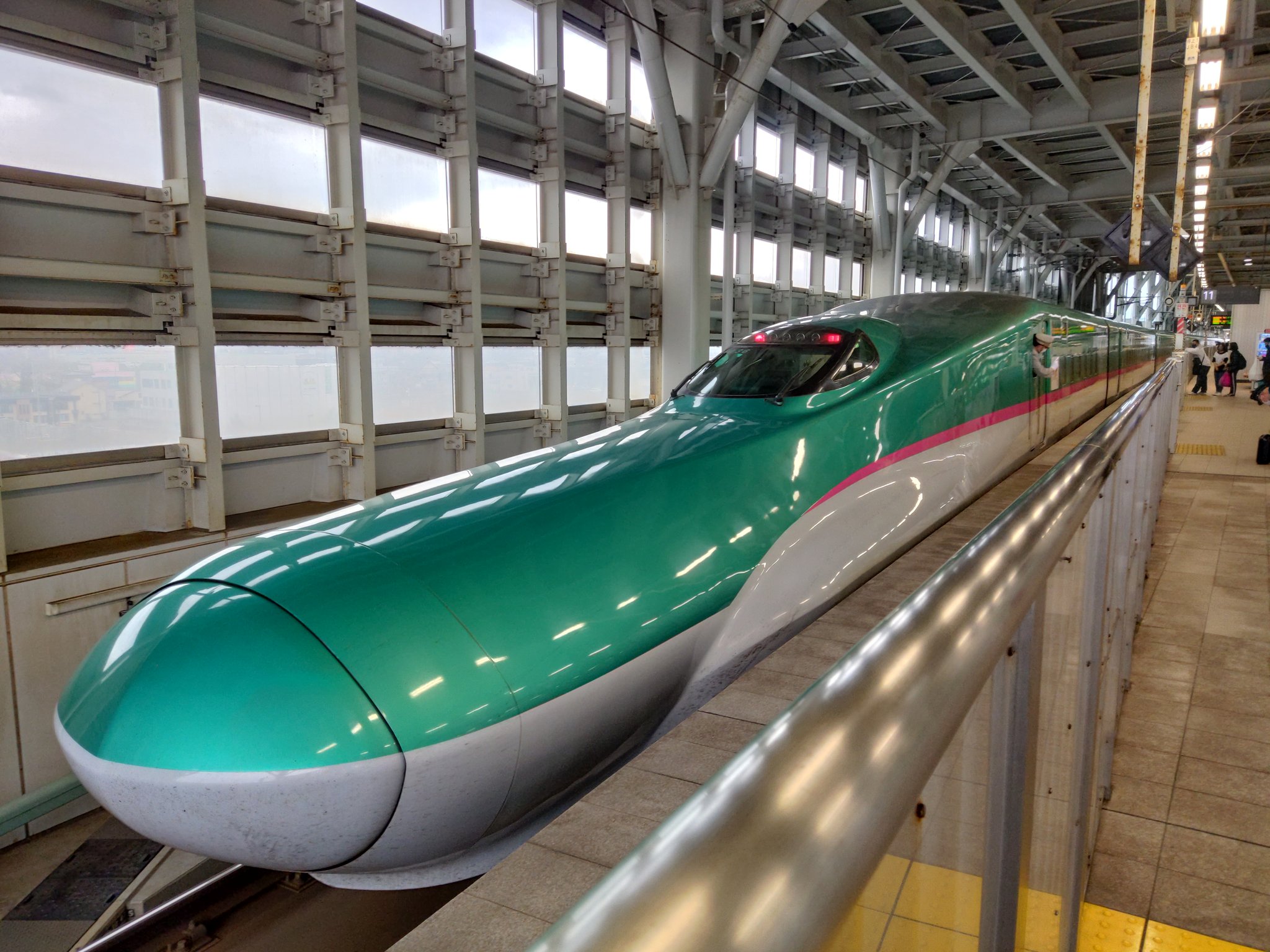 ろくいち 東北新幹線はやぶさ34号で新青森 仙台へ帰ります 仙台まで1時間30分弱 ホントに速いわ T Co 3iqshqnyea Twitter