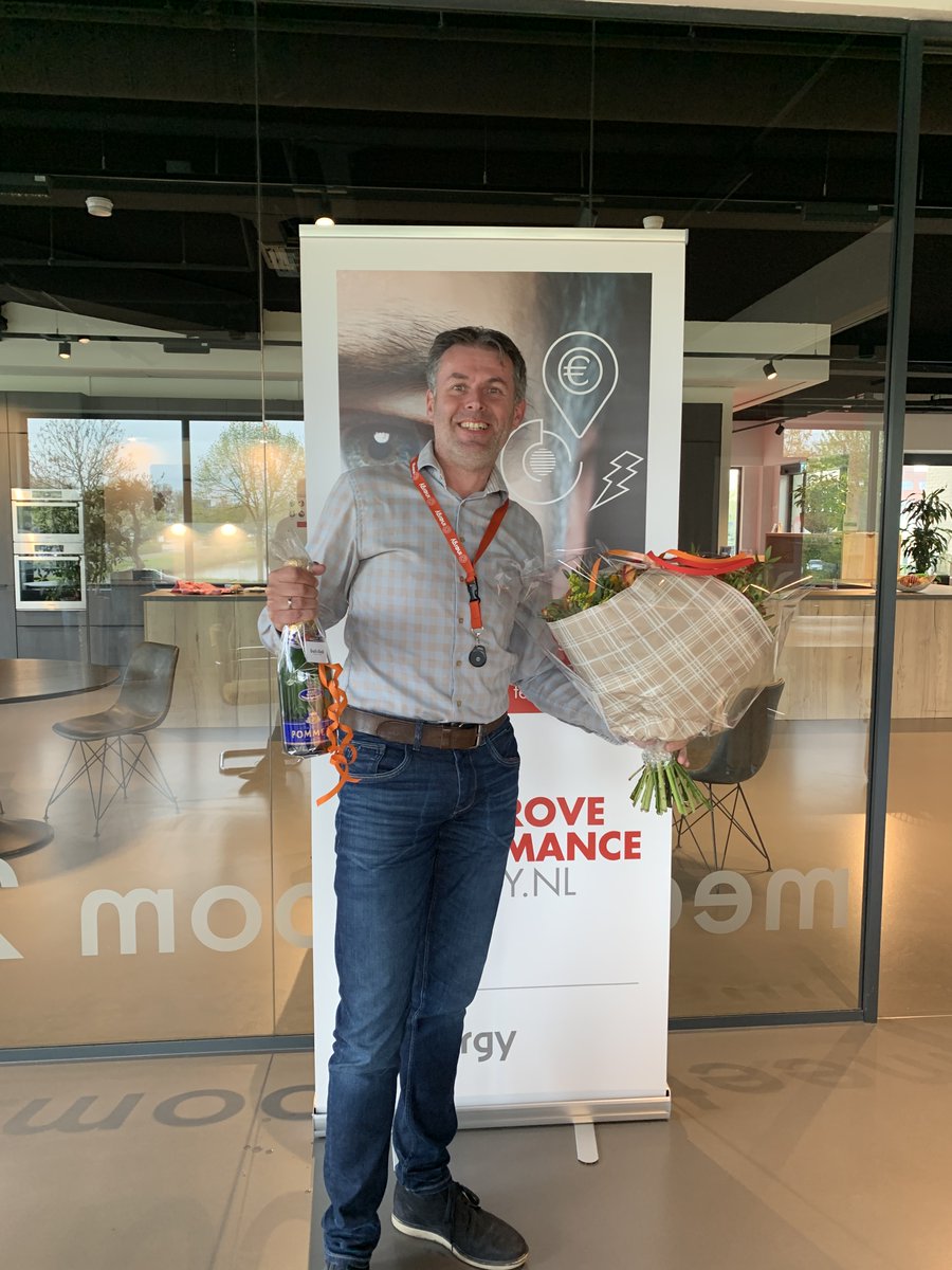 Collega Michiel Brunt werkt 2️⃣0️⃣ jaar bij Inergy! Onder het genot van een lekkere taart en mooie anekdotes hebben we Michiel, met een grote groep collega’s, online, in het zonnetje gezet. 
Michiel dank voor je inzet, enorme positieve drive. Op naar de volgende 20 jaar!