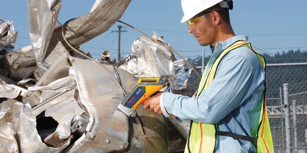 Repamet's tweet photo. Niton XL2 taşınabilir XRF analiz cihazlarınızla saniyeler içerisinde metal hurdalarınızı ayırın!

Demir, nikel, krom, mangan ve molibden gibi elementleri saniyeler içerisinde analiz ederken metal alaşım kalitesini de siz kullanıcılara bildirmektedir.

#niton #metalanalysis https://t.co/u97NTdM3Uv