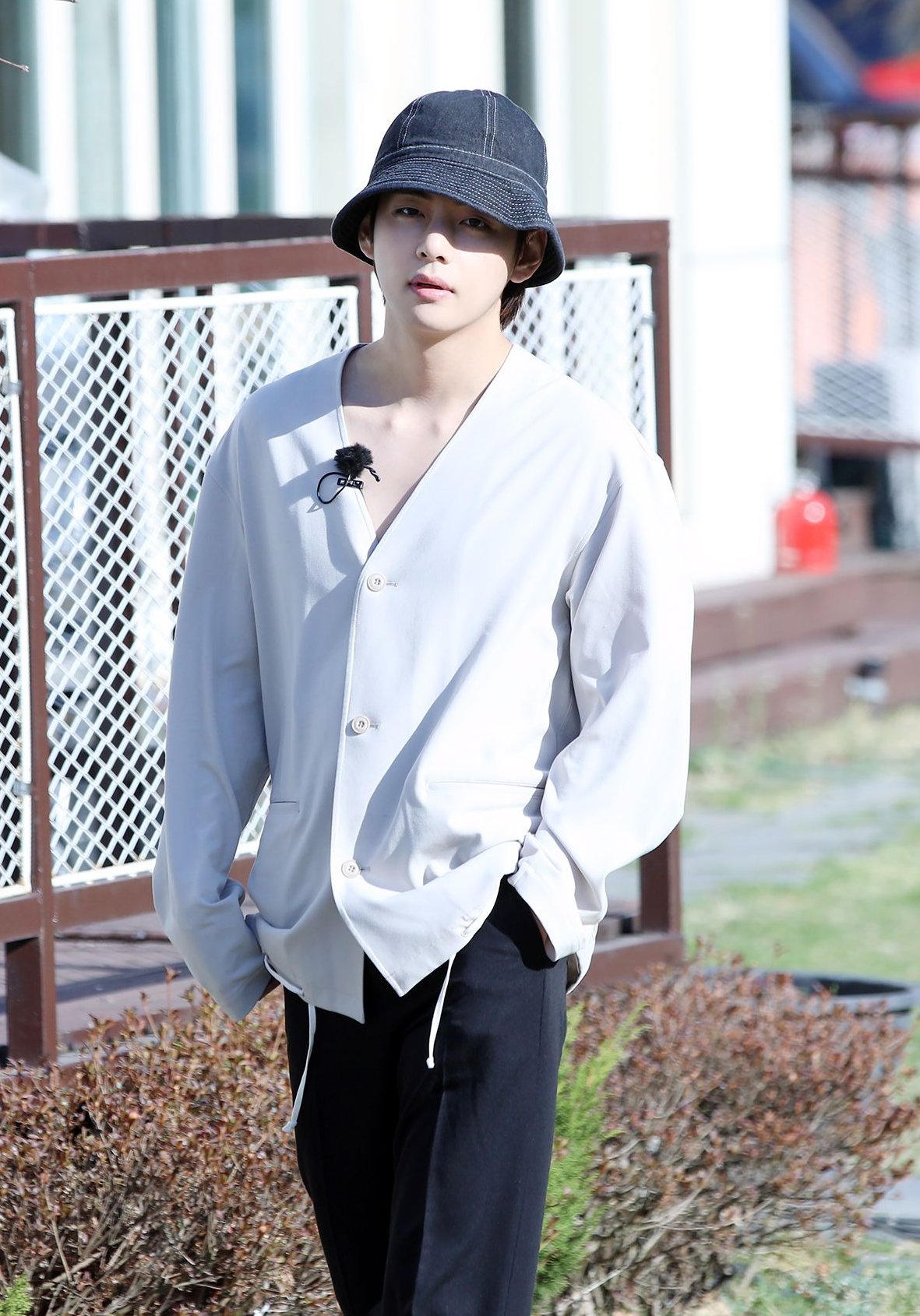 ًziane⁷⏱️ on Twitter  Fashion, Kim taehyung, Cardigan fashion