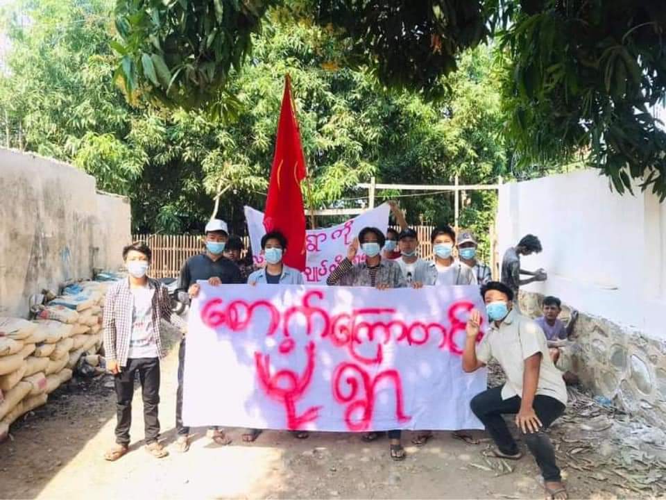 Motorcycle strike against military dictatorship in Monywa with flying peacock flag 
#WhatsHappeningInMyanmar 
#May5Coup 
#MilkTeaAlliance 
#SpringRevolution 
#RejectMilitaryCoup https://t.co/GZTAT2jDTB