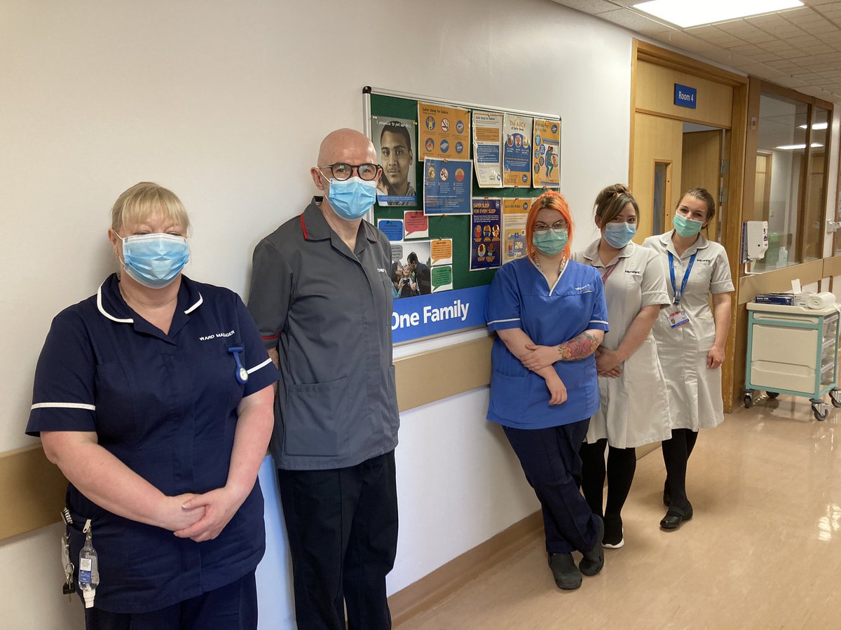 Our family of midwives on our maternity ward being thanked for their fantastic work this year by #mynameisPete @BlackpoolHosp @BthMaternity #IDM2021 #InternationalDayoftheMidwife @nicolap22322180 @ShelleyAPiper @FyldeLisa