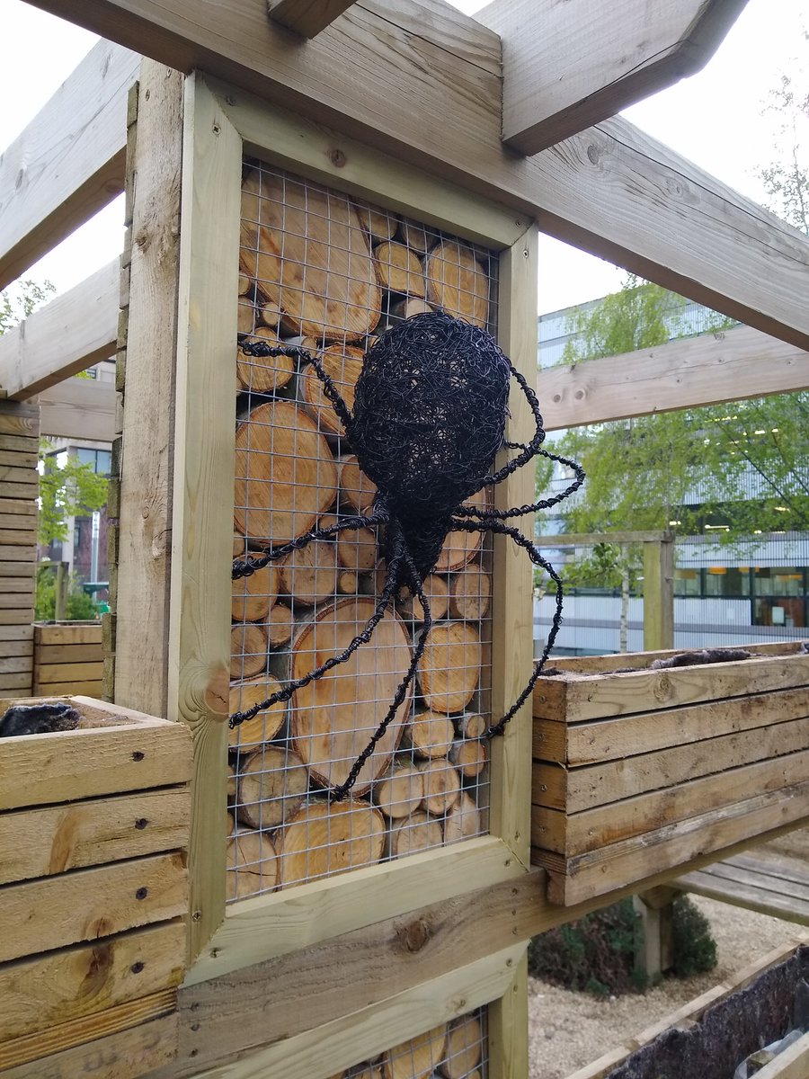 covunigrounds's tweet image. If you make bug hotel's insects are bound to arrive just like at the edible garden. #biodiversity #public #art