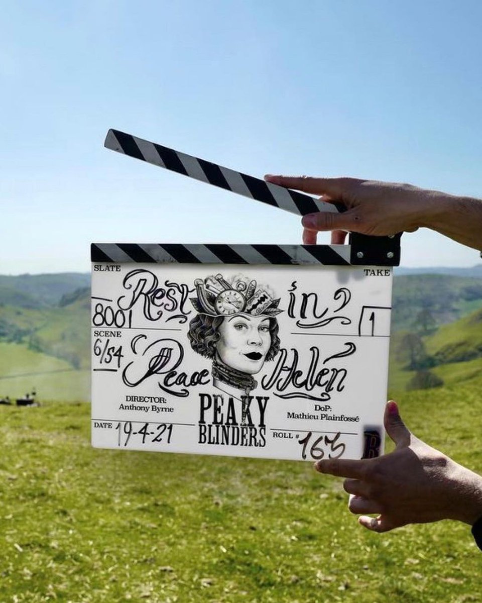 SensCritique's tweet photo. Malgré la peine, la vie continue sur le tournage de la dernière saison de #PeakyBlinders. 🎬 https://t.co/ZxSCMqa6j8