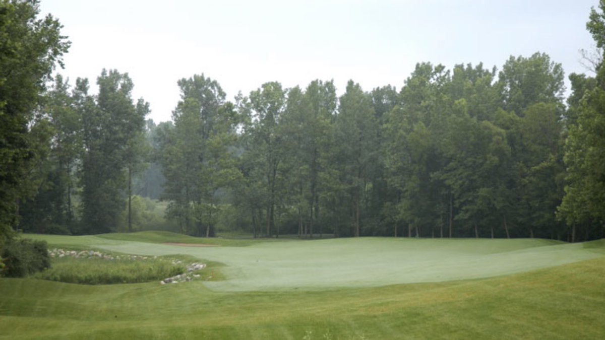 What it lacks in upscale amenities, Rock Hollow GC in Peru, IN makes up in character & value. Today’s #TweederCourseEndorse, a brilliant Tim Liddy design about 90-minutes north of Indianapolis, has some of the best green complexes in the whole state & a fantastic finishing hole. https://t.co/498SuRmRkD