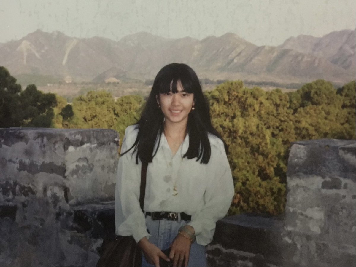 ชั้นที่จะไปหารูปตัวเองตอนเด็กบ้างแต่ดันเจอรูปม๊า ชีสวยนะว่าไป แต่งตัวน่ารักดีอะ