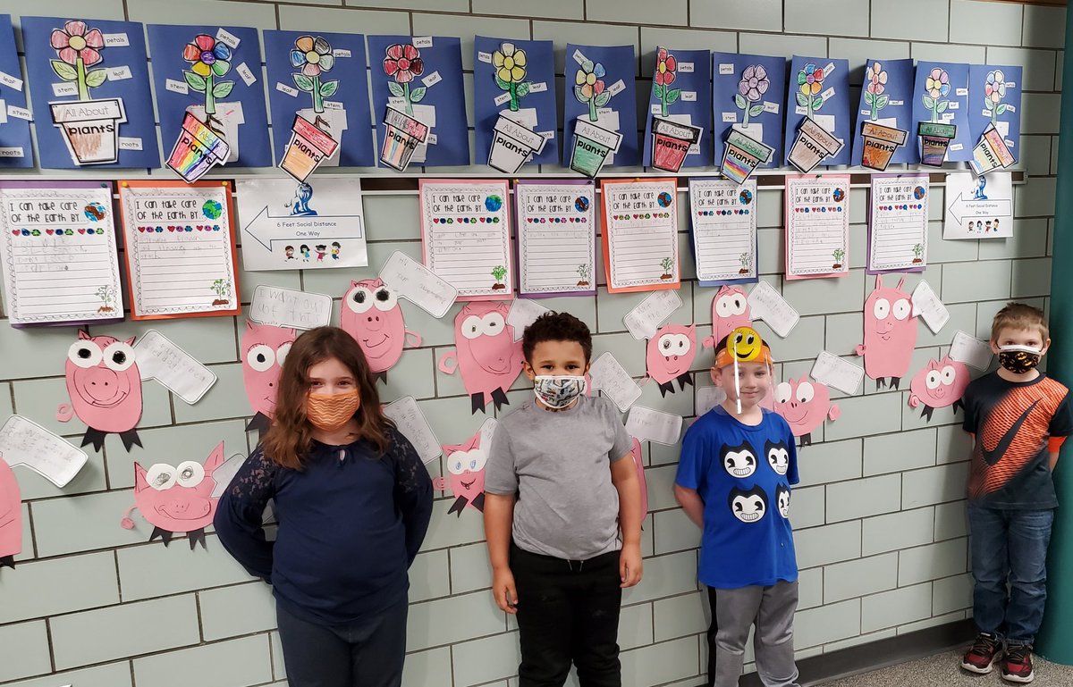 PennLincolnElem's tweet photo. 1st graders at The STEAM Learning Center at Penn Lincoln have had a busy Spring. They've learned all about plants, celebrated Earth Day, and made these fantastic pigs after reading "The Adventures of the South Pole Pig". #PLSTEAM https://t.co/nN0FnLDa3y