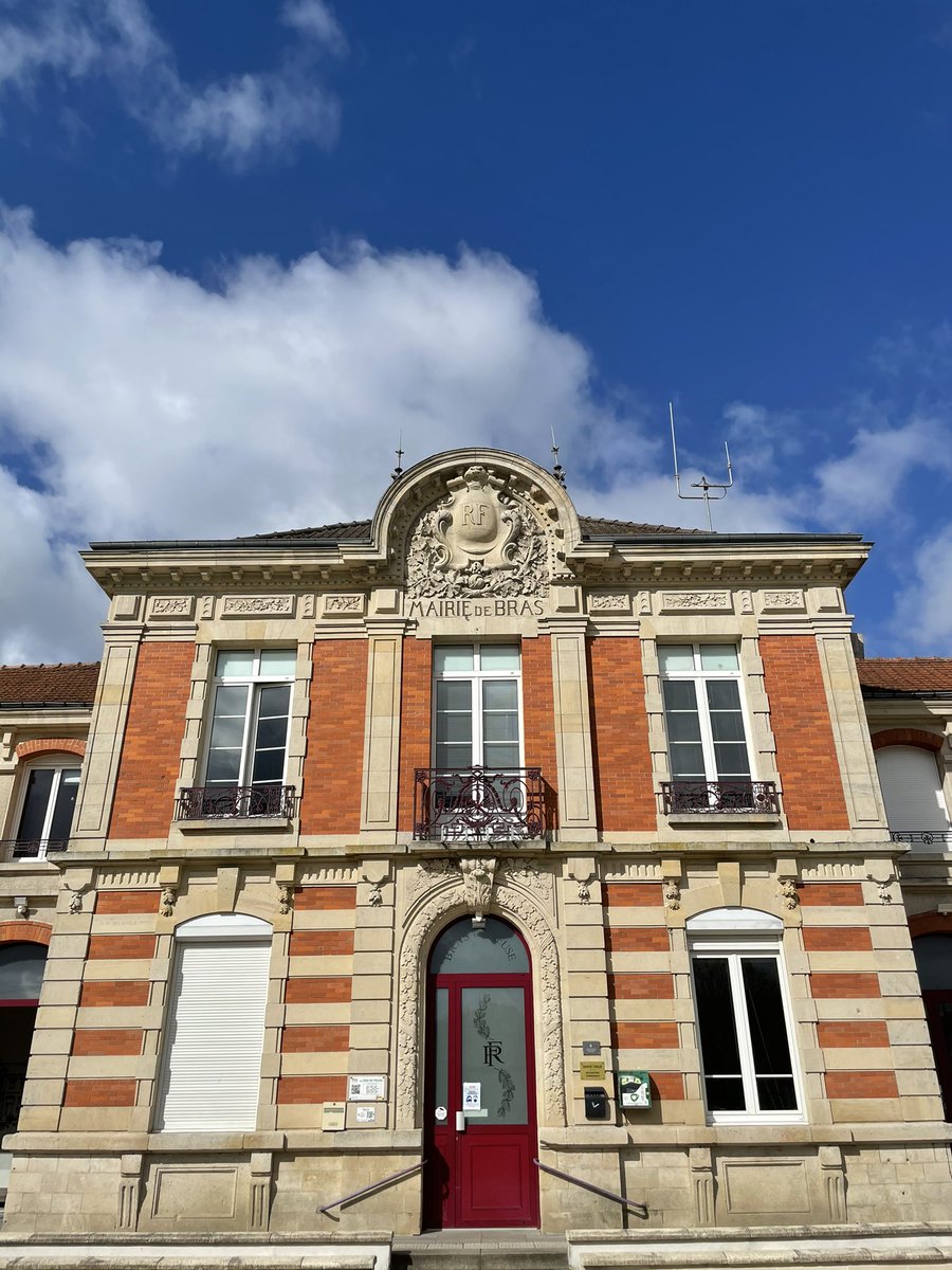 Nous sommes ce matin à #BrasSurMeuse. Deuxième jour de campagne. 
Village exemplaire en matière de développement des usages du Très Haut Débit. 
Une commune qui a fait du numérique, une chance. Un exemple pour toute la Région Grand Est. Vive la #Meuse !