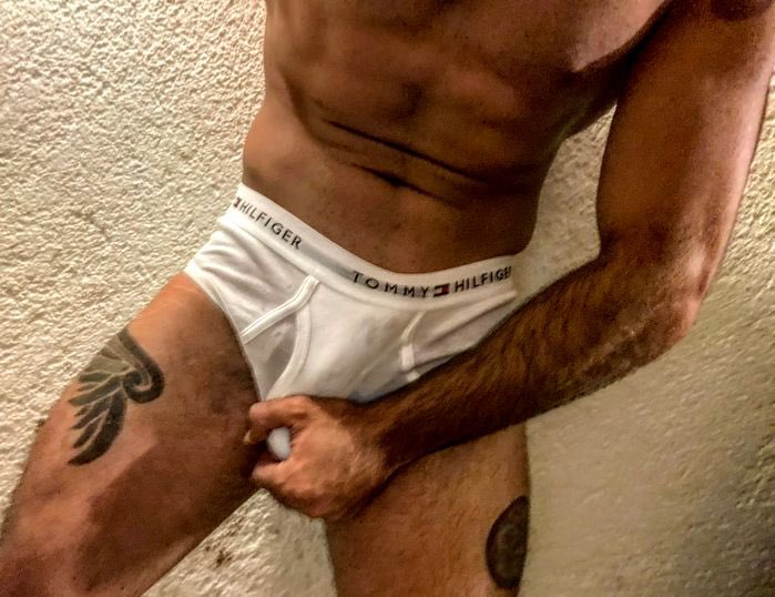 LEPETRASHION's tweet image. Yo no soy virgencita ni tú “el santo” pero si te la chupo hincado.

#halconnegrojr @FelGui  like y RT