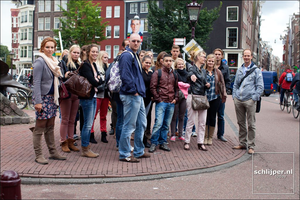 schlijper's tweet photo. Nel de Jager in 2007 op de Posthoornkerk, in 2012 met groep op de Haarlemmersluis, in 2012 op onderzoek op de Haarlemmerdijk, in 2013 op de koffie bij Zoet & Hartig.
#NeldeJager https://t.co/30sBeoOr1l