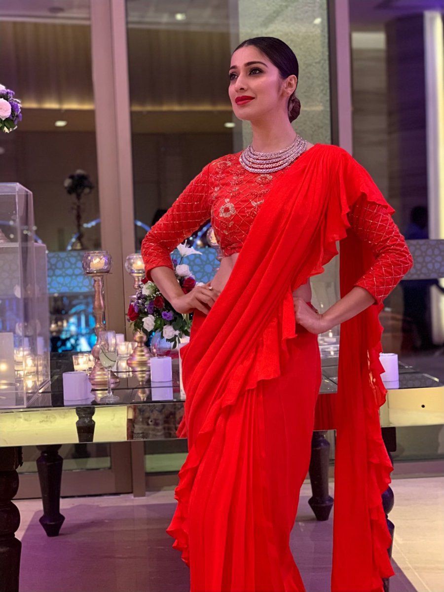<a href="/DreamGirlSavi/">Savi</a> न जाने नज़रे भी कमाल करती है
सीधी नज़रे भी न जाने क्या बात करती है
तिरछी नज़रे भी सवाल करे तो
तुम्हारे नज़रे भी मोहब्बत की बाते करती है
न जाने तुम्हारे हुस्न की दिल भी क्या बात करती है
तुम जैसी हसीना से दिल भी बार बार मिलने की फरियाद करती है❤
💞💞💞💞