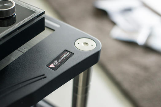 BassocontinuoAS's tweet image. REFERENCE LINE - Accordeon XL4 2.0 Portofino
Close up on details.
Inspired by the world of boats and the sweet life.
Elegant, retro and at the same time very fashionable.
#bassocontinuo #wewillrackyou #referenceline #accordeonxl4 #nighthawk #black #stainlesssteel #hifi #hifirack