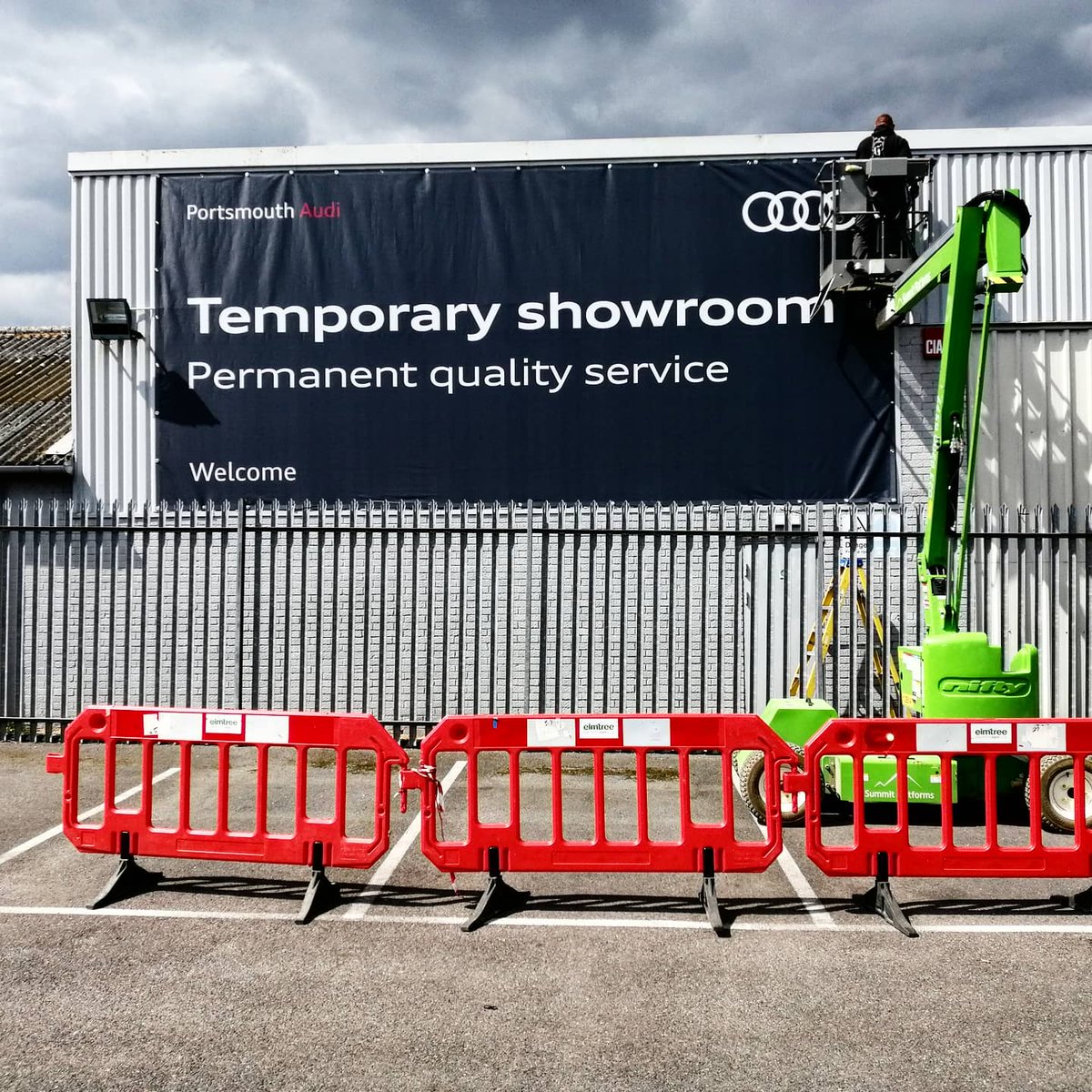 ElmtreeSigns's tweet image. Sizable mesh banner installed at Portsmouth Audi last week - In a windy location by the sea, mesh banners are essential to withstand the weather!

#banner #meshbanner #signage #branding #portsmouth #audi #portsmouthaudi #wind