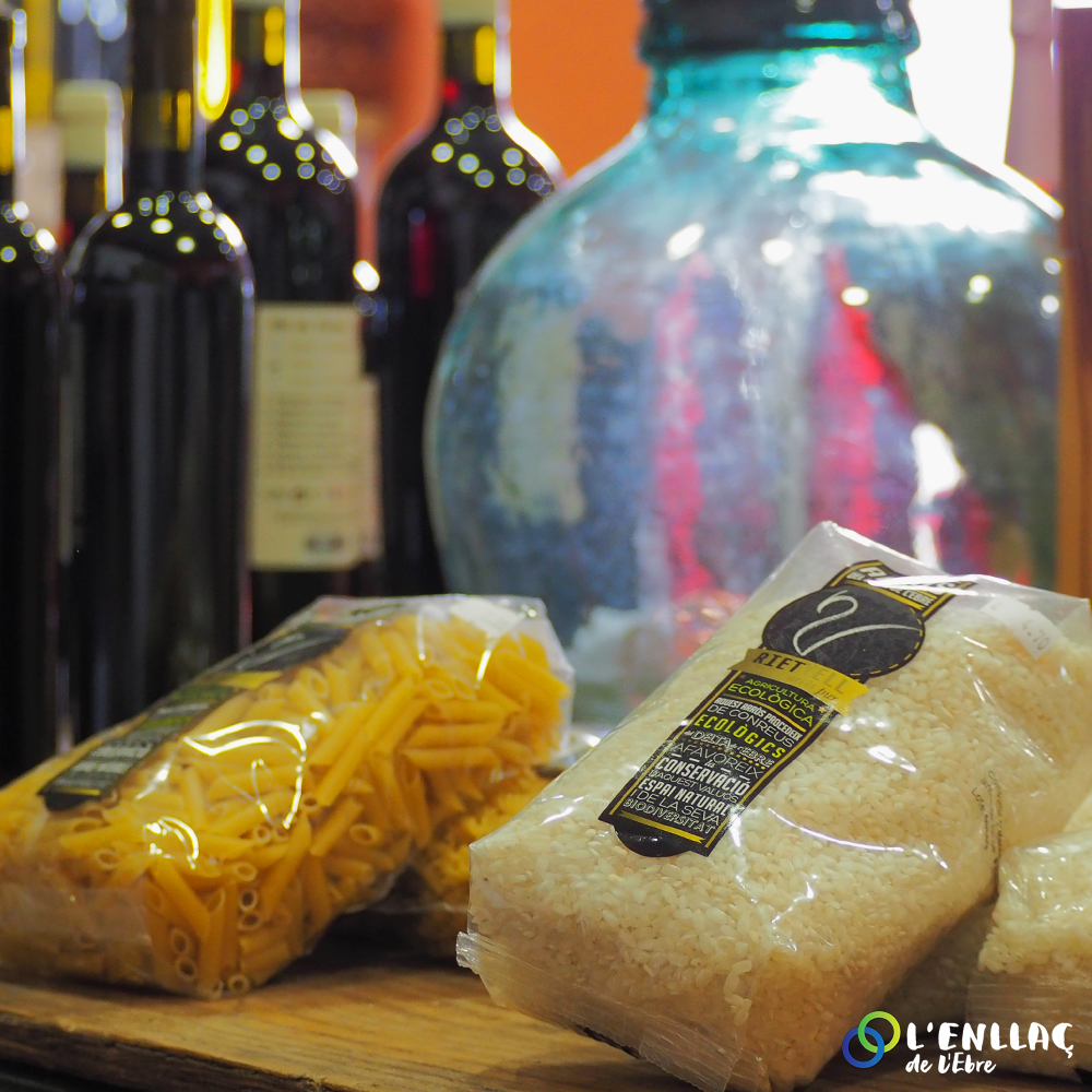 ☀️ Ara que arriba el sol, a qui li ve de gust fer un arrosset amb la família i amistats a l'aire lliure?

🍽 Aneu pensant en la vostra recepta preferida, que nosaltres posem l'arròs. Ecològic i de proximitat, evidentment 😉

<a href="/rietvell/">RietVell</a>

#SomEbre #somagroecològia #somterritori