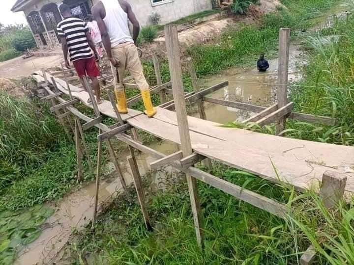 Ay_Bawaa's tweet image. Bayelsa Councilor Who Built A Bridge Linking 2 Communities Said She Used Money Meant For Her Official Car To Complete The Project.