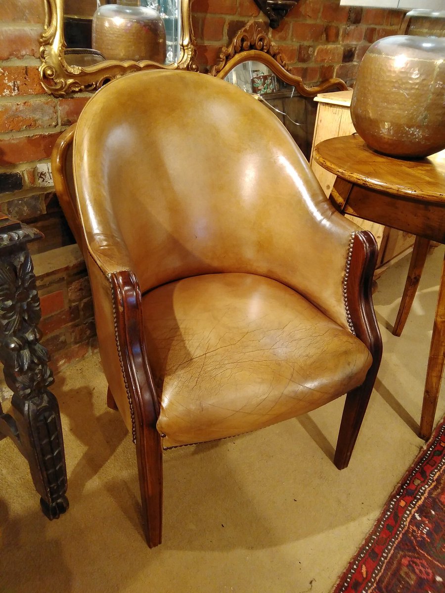 eversleybarn's tweet image. #elmstool #antiquestools #leatherfootstool #chesterfieldfootstool #leatherchair #clubchair #tubchair #antiquechairs #judismithantiques #eversleybarnantiques #hantsantiquesshops