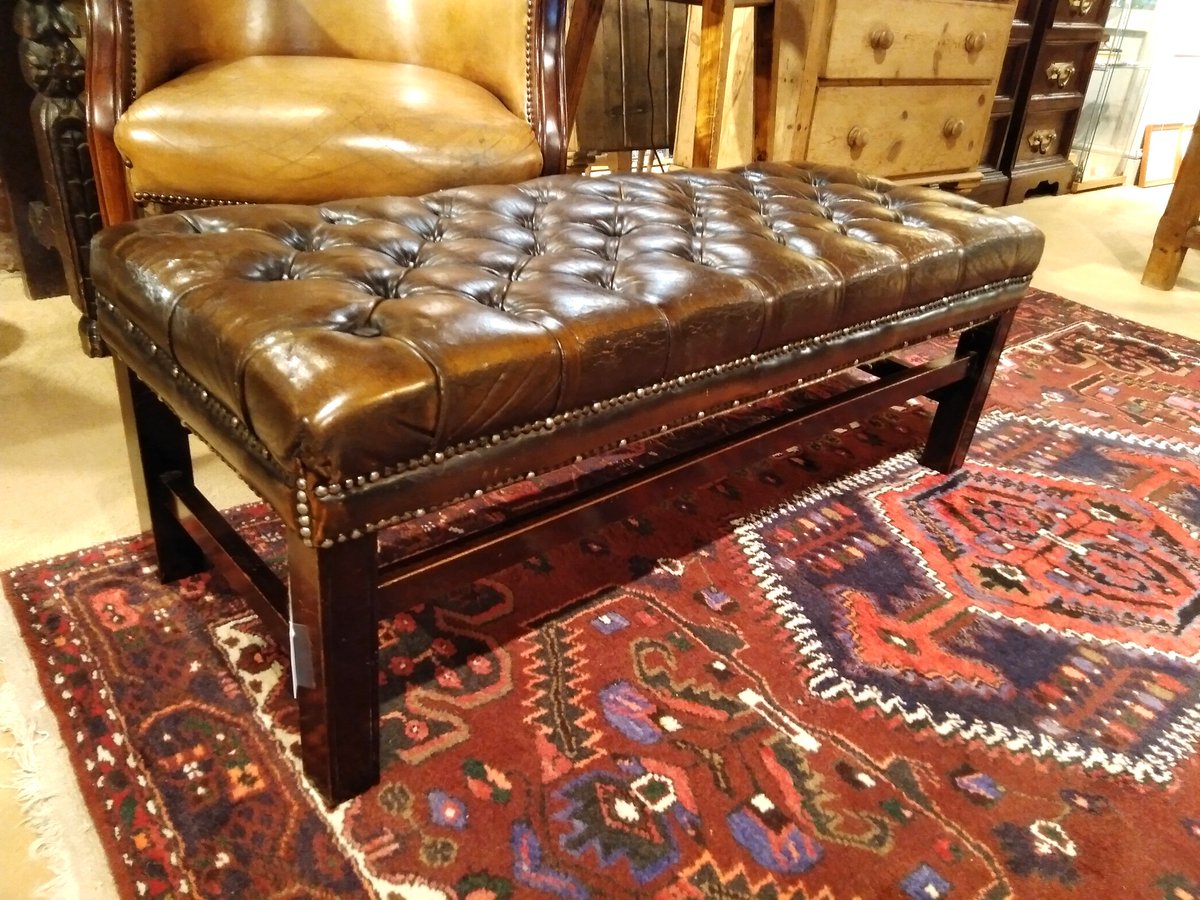 eversleybarn's tweet image. #elmstool #antiquestools #leatherfootstool #chesterfieldfootstool #leatherchair #clubchair #tubchair #antiquechairs #judismithantiques #eversleybarnantiques #hantsantiquesshops