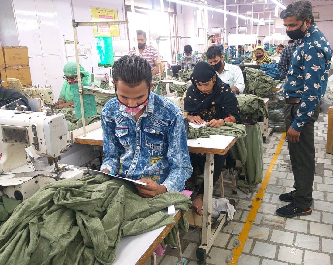AMHSSCIndia's tweet photo. Theory assessment of workers in the sewing section.

@DrMNPandeyMP @NSDCINDIA @MSDESkillIndia @Rvasishtha @ApparelCouncil

#SkillWithAMHSSC #ApparelSector #PMKVY #RPL4
#DhruvGlobalsLtd #SkillIndia #Skills4All #SkillhaiZaruri https://t.co/8LIM7ApATG