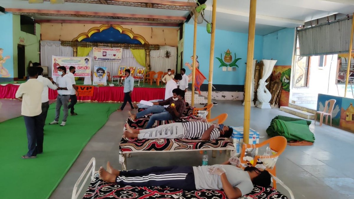 ABVPVoice's tweet photo. ABVP Nalgonda, Telangana karyakartas donated 70 units of blood, also we appeal everyone to donate your blood before you take vaccine.  

#ABVPForSociety #ProudBloodDonor https://t.co/O62RzFFOIQ
