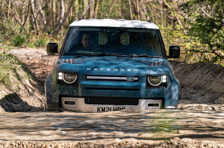autocar's tweet image. Can the commercial version of @LandRover's excellent Defender combine utilitarian practicality with comfort, refinement and style? First drive review bddy.me/3nQCPZn